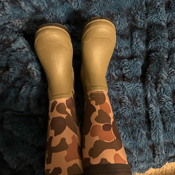 Magellan Outdoors Kids Camo Boots - Green and Brown - Picture 2 of 4